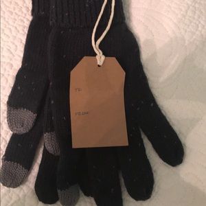 BRAND NEW HOLLISTER GLOVES 🧤